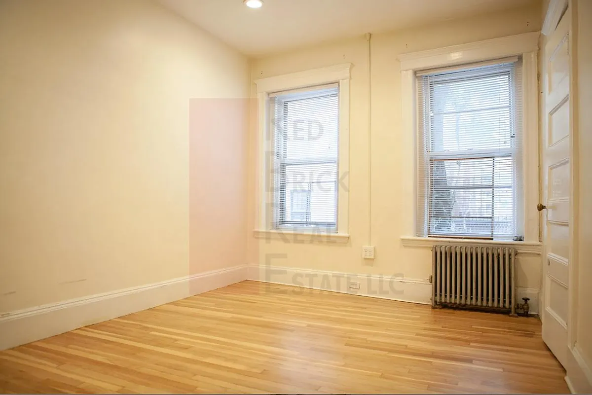 Building Photo - 74 Phillips St #1