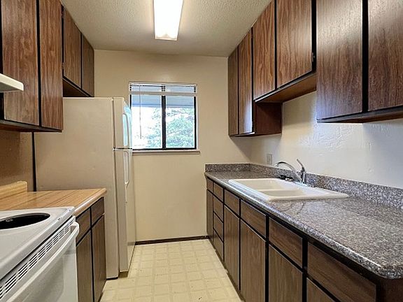 5th image of 102 Brown St #18cb4833c