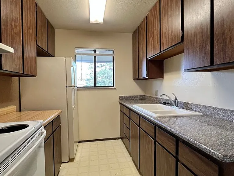 Bridgeview Apartments — Photo 5