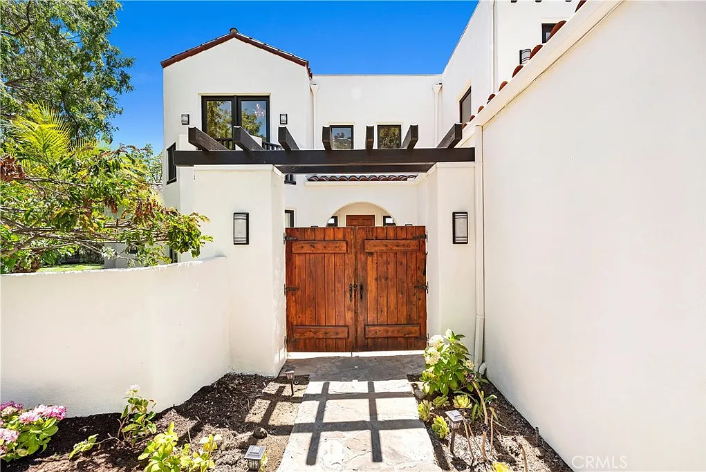 4 bed, 4.5 bath, 3316 sqft, $11,500 — Photo 1