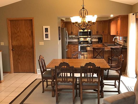 View great rm to DR and kitchen N4658 Ti