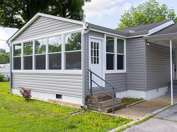 3rd image of 508 Hannah Dr SE