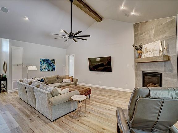 4th image of 18299 Whitehall Ln