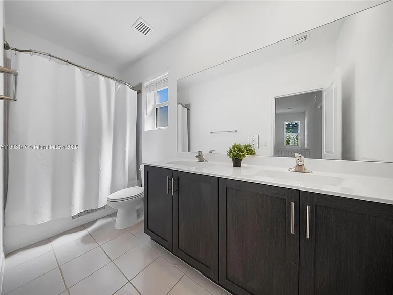 1411 SE 26th Rd — Photo 35