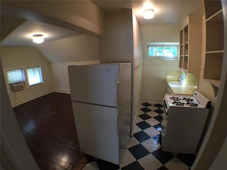908 W 22nd St #F — Photo 8