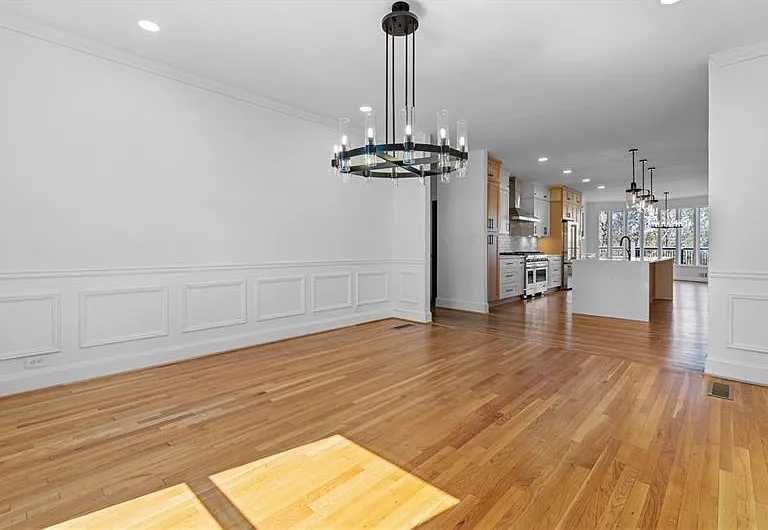 350 Kelson Dr — Photo 7