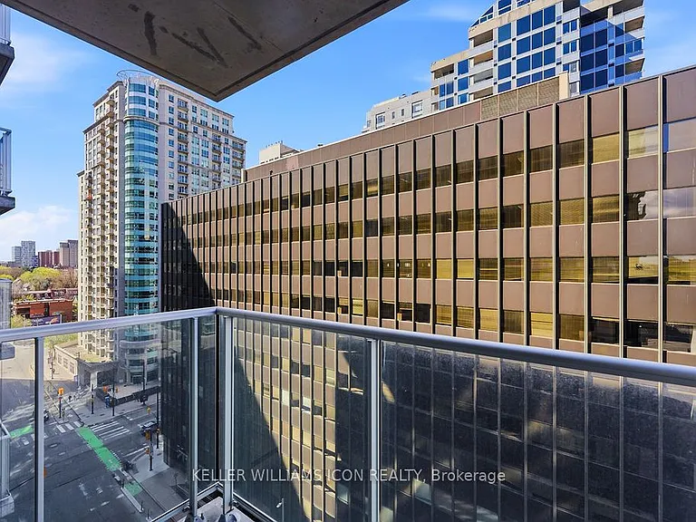 180 George St #1002 — Photo 29