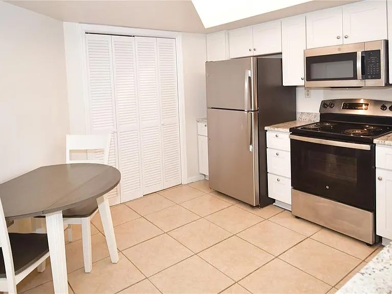690 Island Way #208 — Photo 10