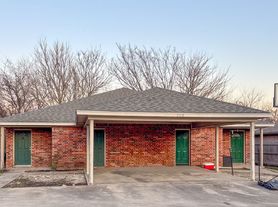 502 N Sewell Dr, Decatur, TX