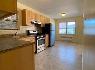 25-25 43rd St #2A, Astoria, NY 11103