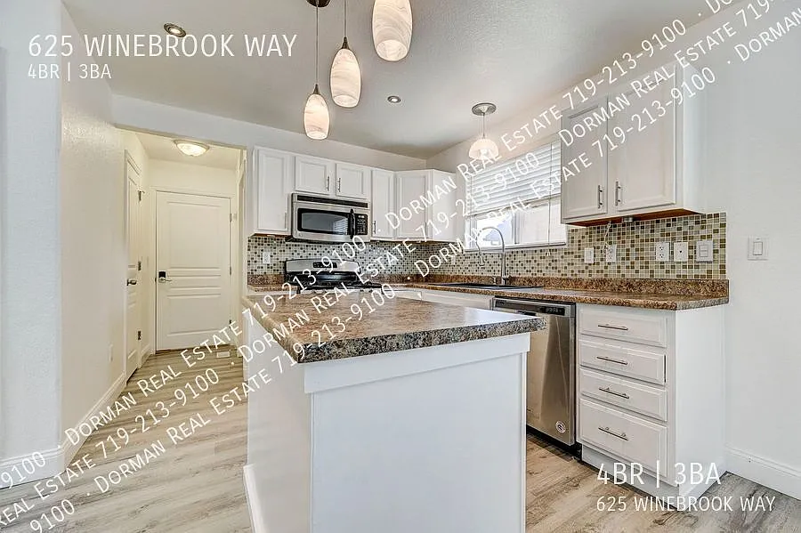 Updated 2 Story Home in Fountain — Photo 2