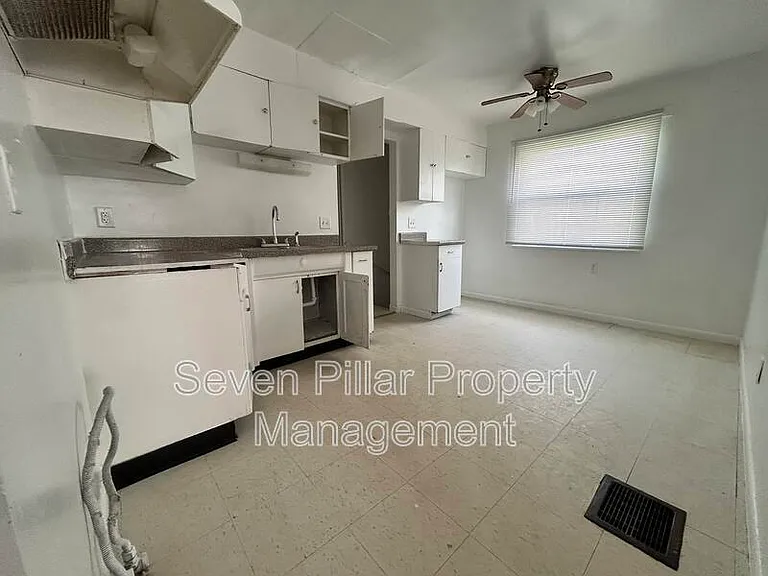 339 S Napoleon Ave — Photo 5