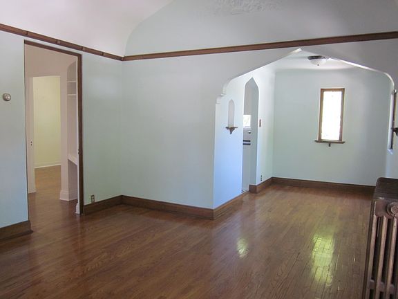 4th image of 940 S Fairview Ave