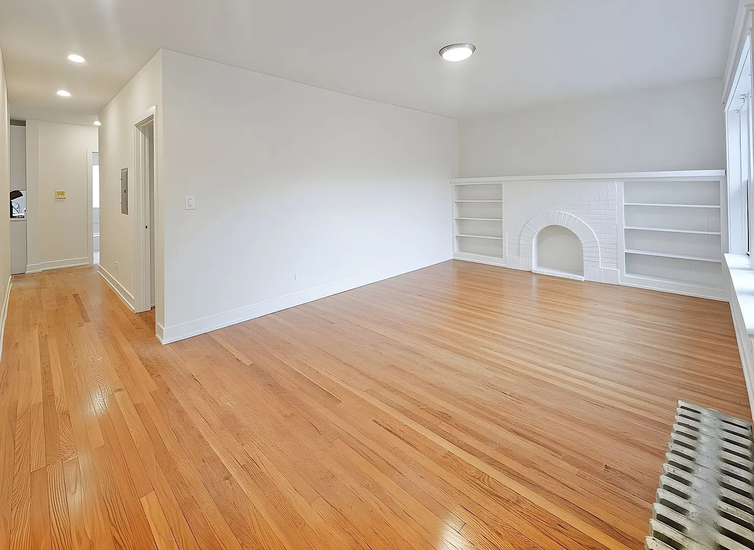 Brand New Renovation, 2bed/1bath Apartment in Historic Ravenswood Manor Neighborhood — Photo 3