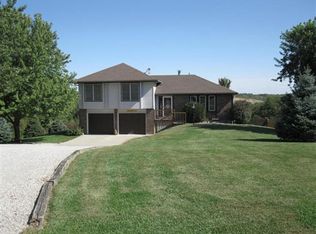 15750 Eden Dr, Savannah, MO 64485