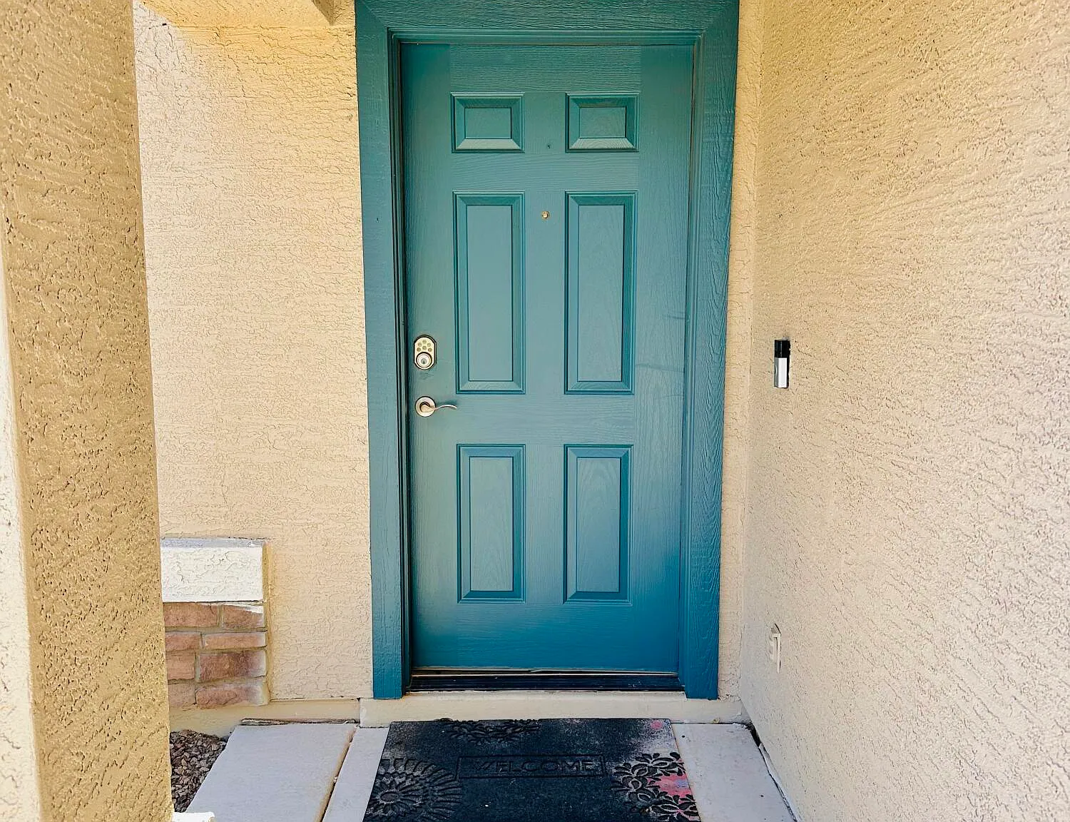 3 bed, 1238 sqft, $1,900 — Photo 2