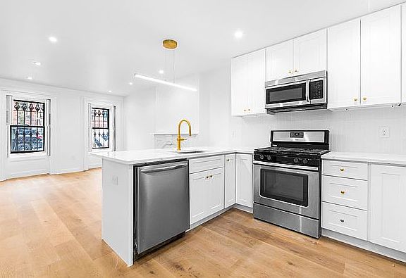 3rd image of 483 Macon St #1