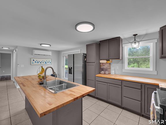 3rd image of 254 Lynch Road