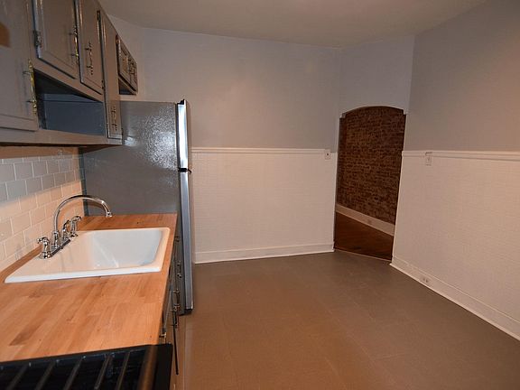 4th image of 2034 E Auburn St