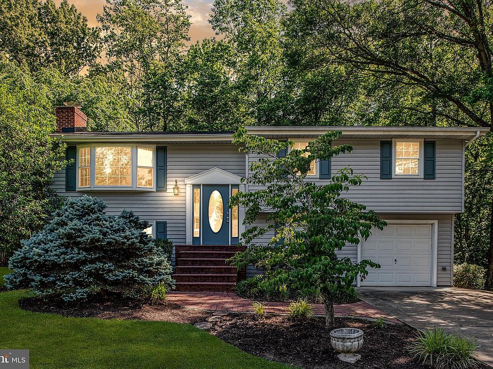 1st image of 102 Creek Ln