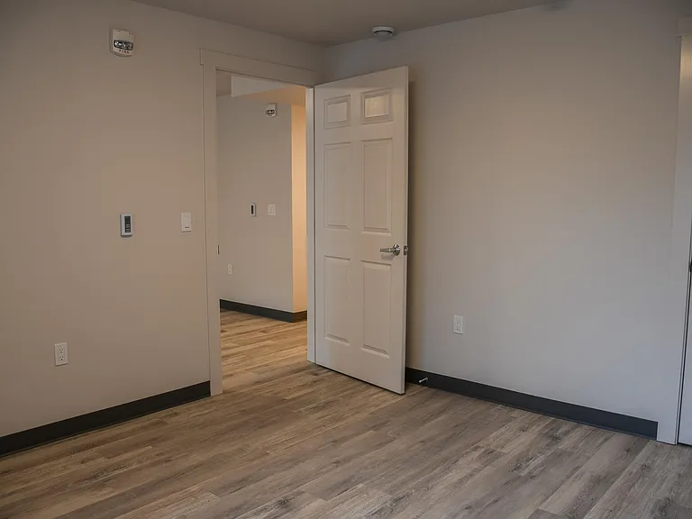 Kirkland Heights Apartments — Photo 9