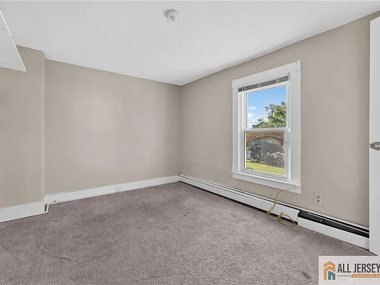 9 Hahn St — Photo 8