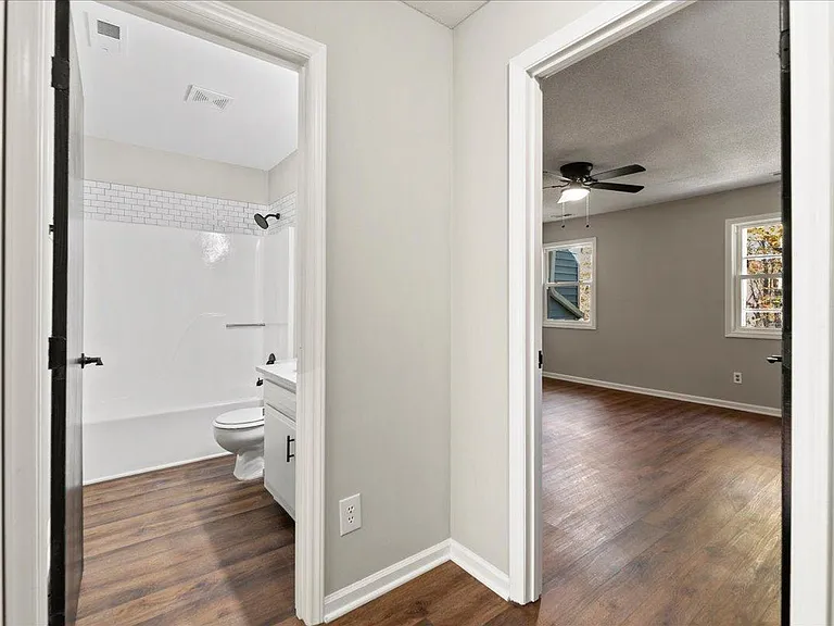 5508 Kaplan Dr — Photo 16
