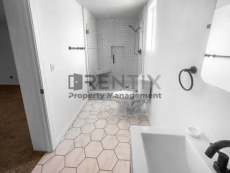 1560 Church St #B — Photo 10