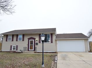 407 Concord Dr, Streamwood, IL 60107