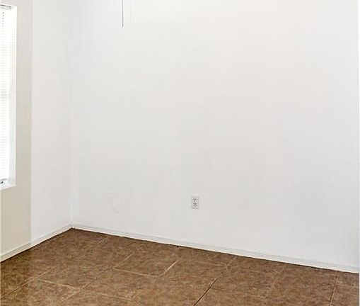 3rd image of 660 Forest Loop
