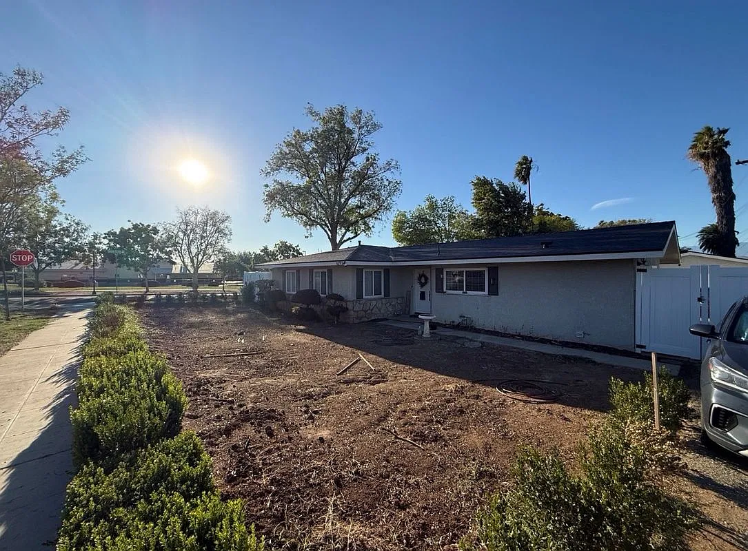 3 bed, 2.0 bath, 1467 sqft, $3,999 — Photo 2
