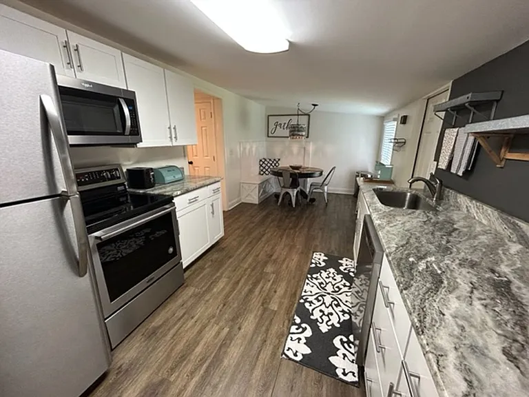 602 & 606 W 10th St NE #820 — Photo 5