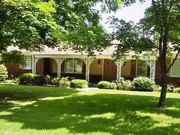10354 Badgley Dr, Saint Louis, MO 63126