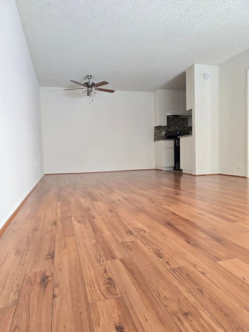 120 - 801 E Palmer Ave — Photo 2