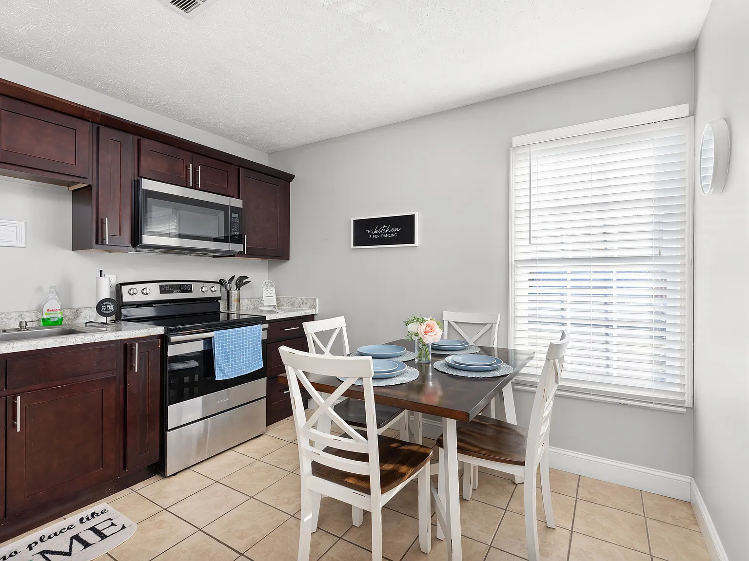 2 bed, 1.5 bath, 1000 sqft, $1,499 — Photo 4