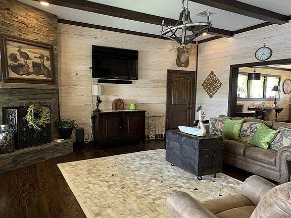4th image of 1351 Hillebrandt Acres