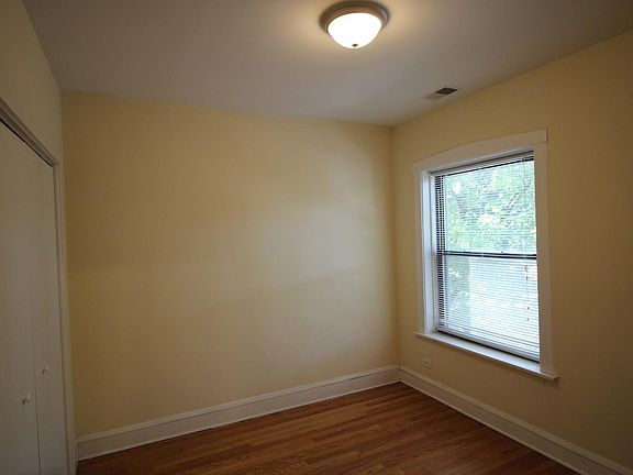 5th image of 3715 N Leavitt St #2