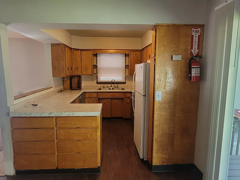 Kitchen - Eating area
