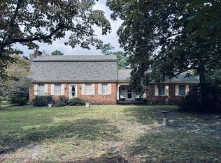 3210 Country Club Rd, Morehead City, NC 28557