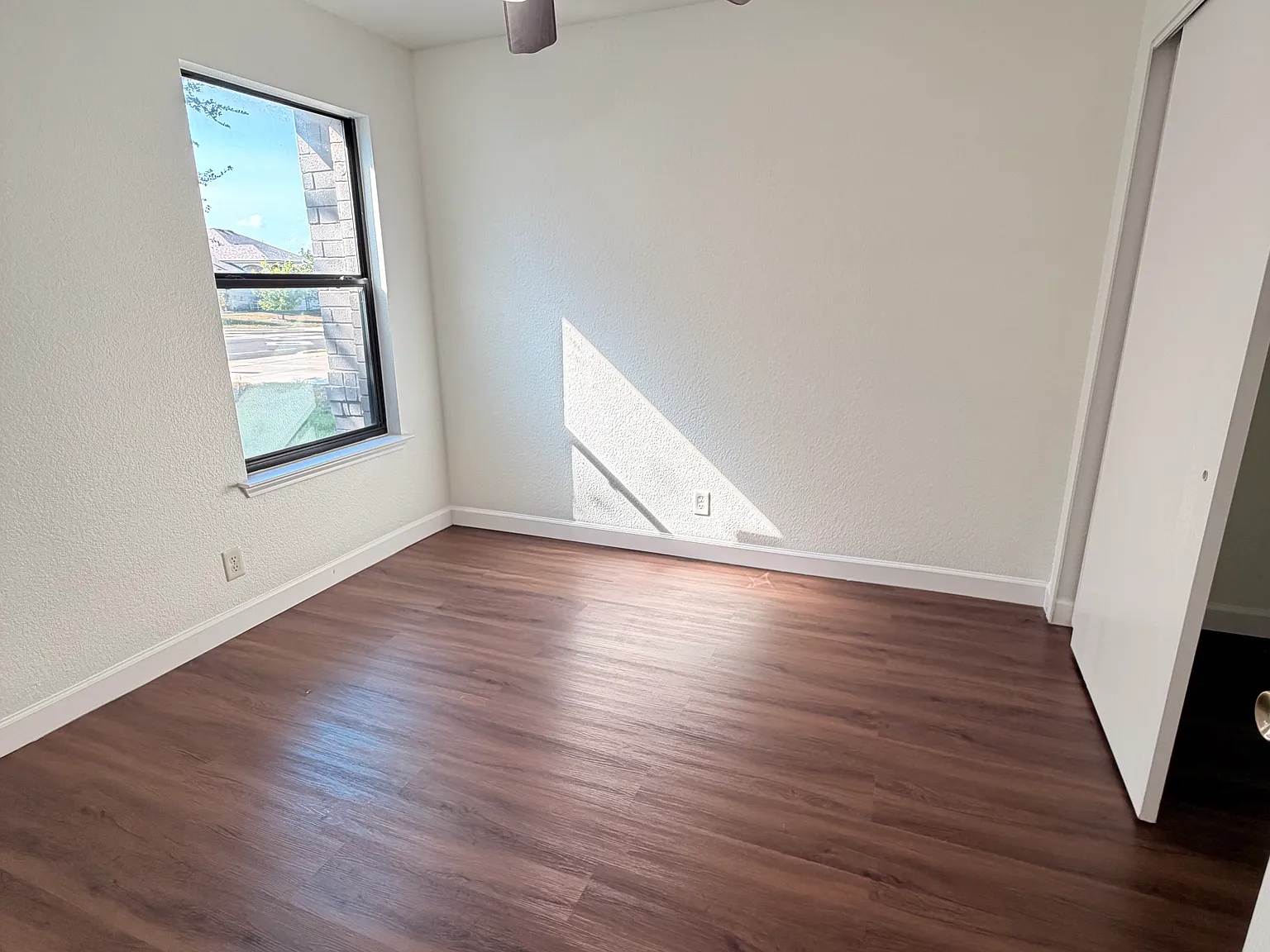 4 bed, 1364 sqft, $1,800 — Photo 4