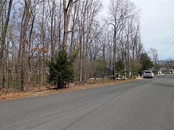 5th image of 2 Sunderland Dr