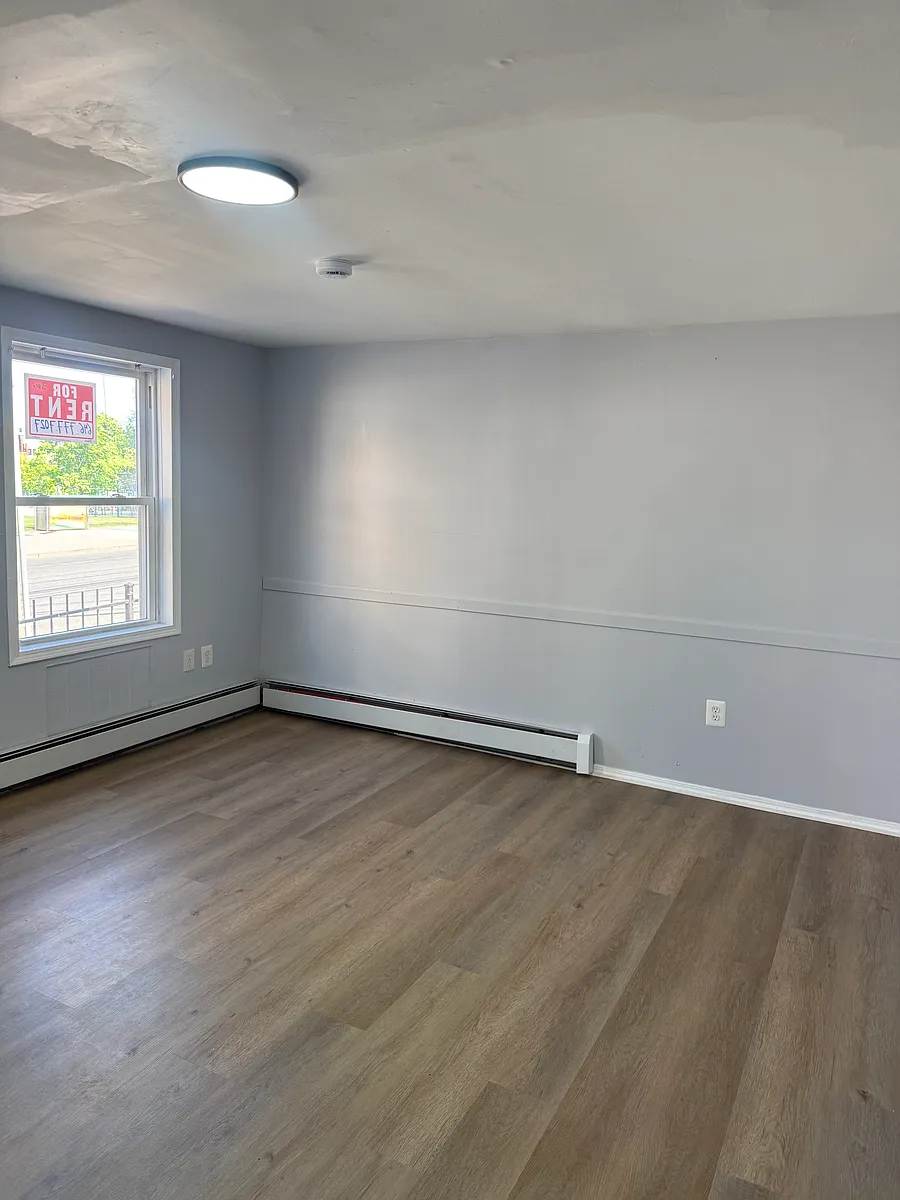 Building Photo - 102 Bergen Ave #1
