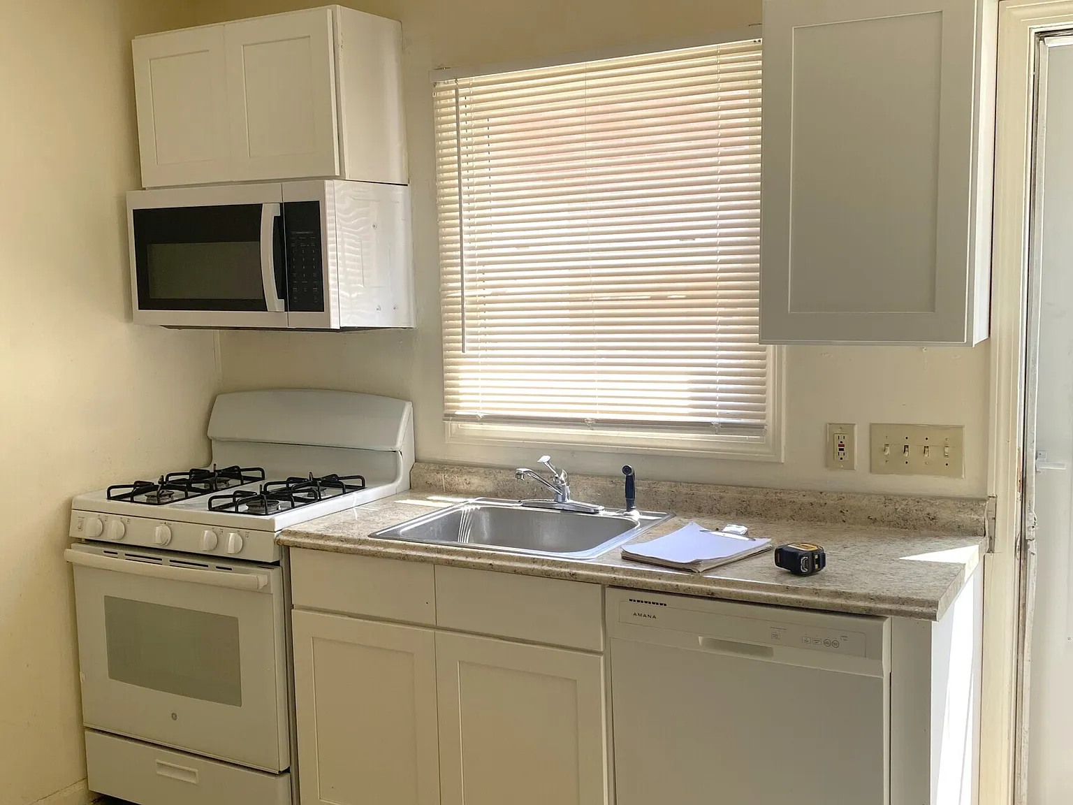 2 bed, 1.5 bath, 860 sqft, $1,850 — Photo 2
