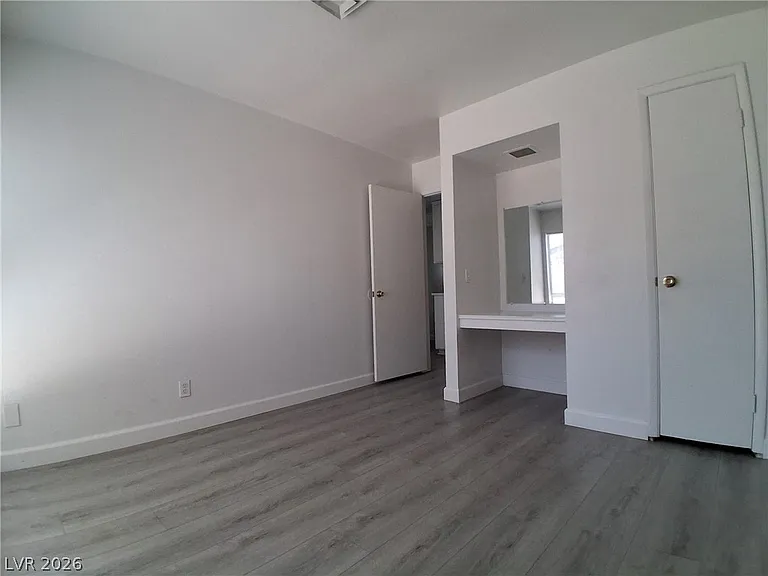 2348 Florence Ave — Photo 9