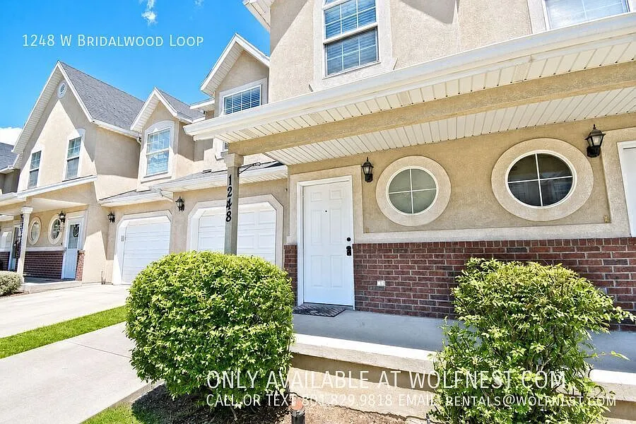 3 bed, 2.5 bath, 1450 sqft, $1,795 — Photo 1