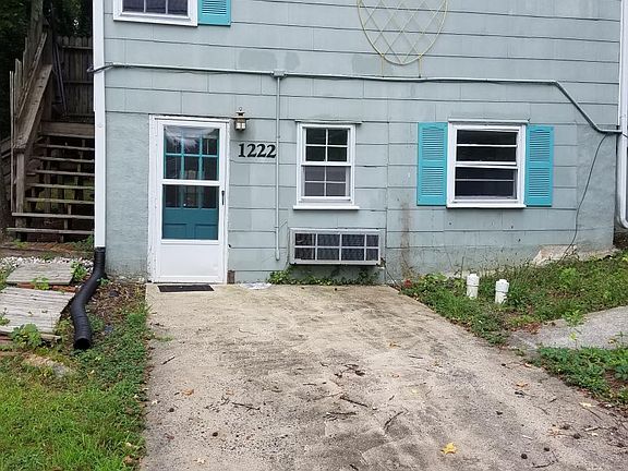 Entry on Plant Road.It's an up & down