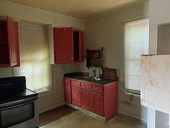 2nd image of 1161 Noble St