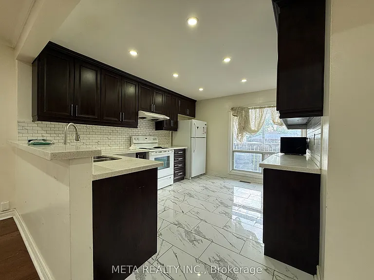 556 McCowan Rd — Photo 11