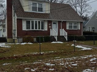 702 9th St Floor 2, West Babylon, NY 11704