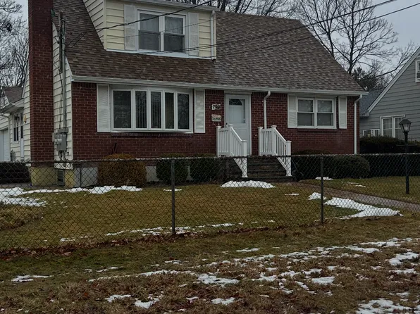 702 9th St Floor 2, West Babylon, NY 11704